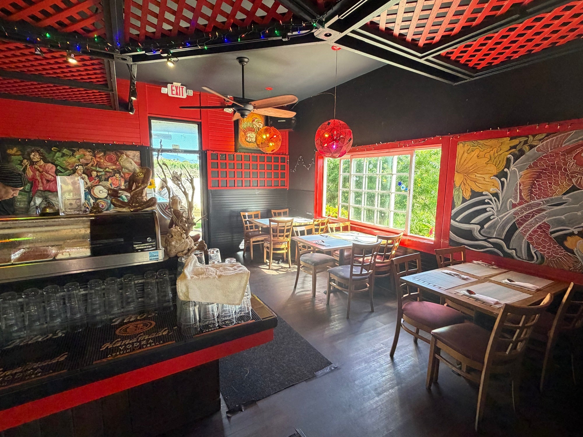 Bangkok Happy Bowl and Sushi Bar Features Nightly Live Entertainment in March